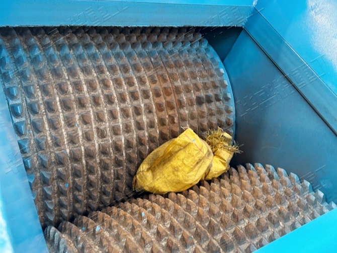 對(duì)輥破碎機(jī)